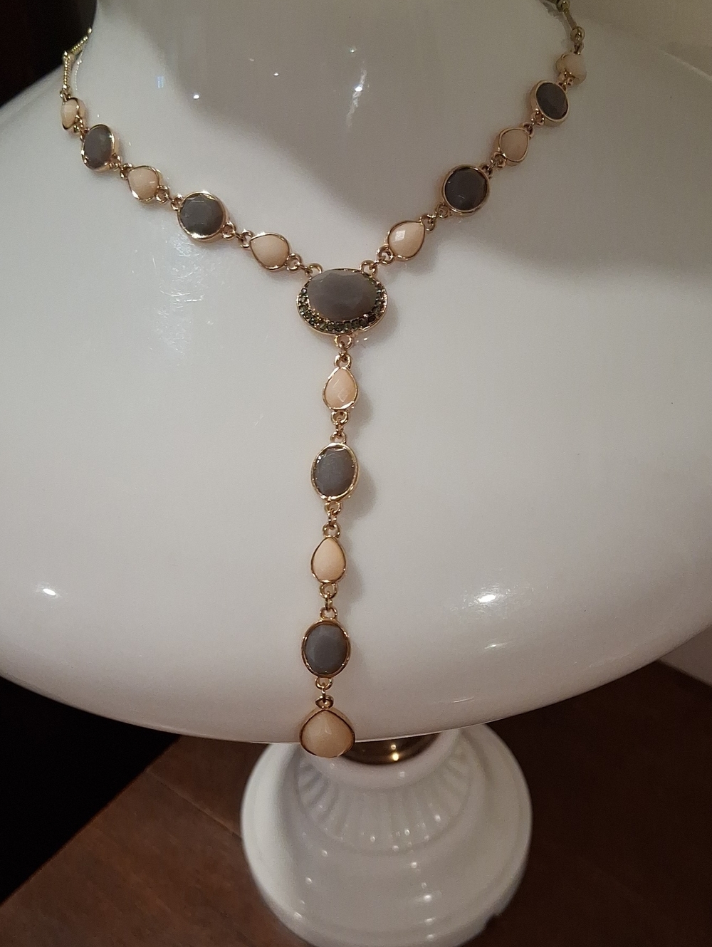 Elegant Two-Tone Teardrop Lariat Necklace - Gold with Gray and Cream Stones Inc